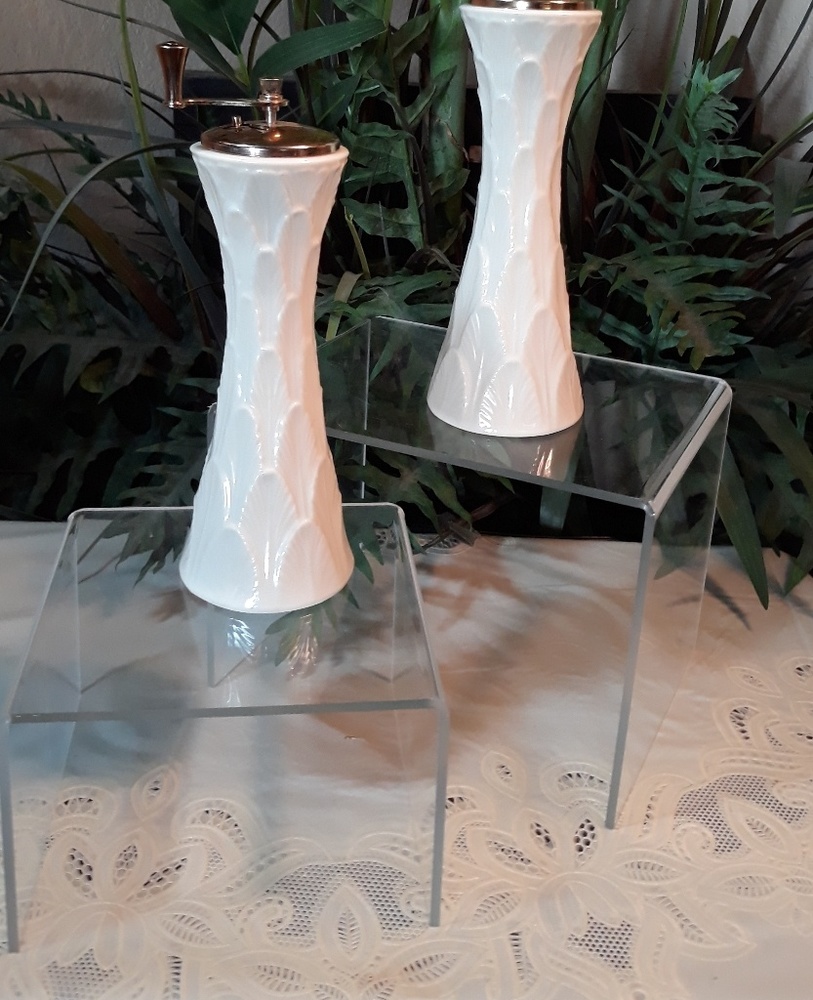 Salt and pepper set